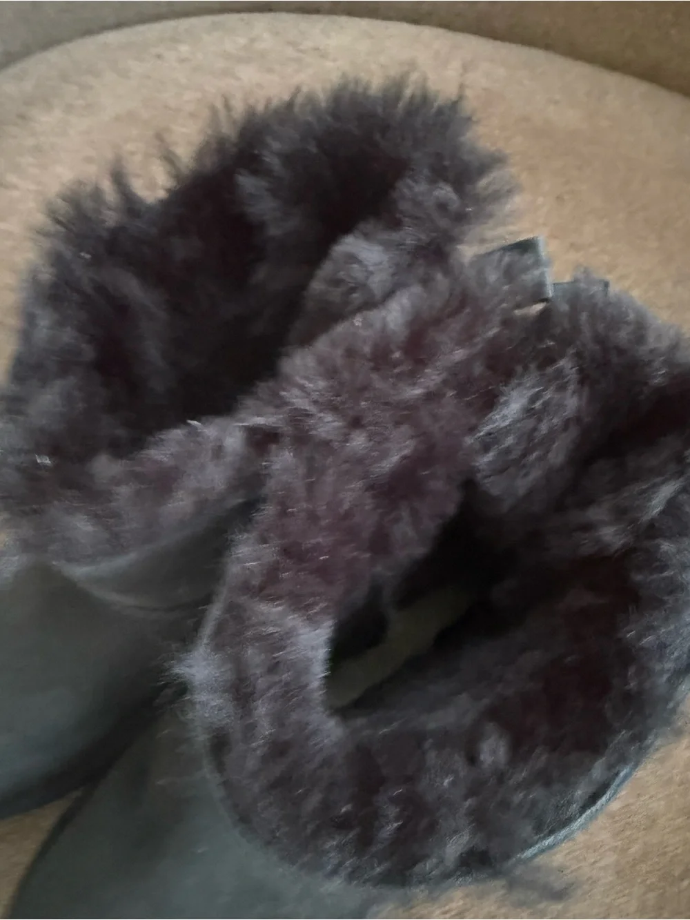 UGG Black Short Bow-Back Shearling Boot